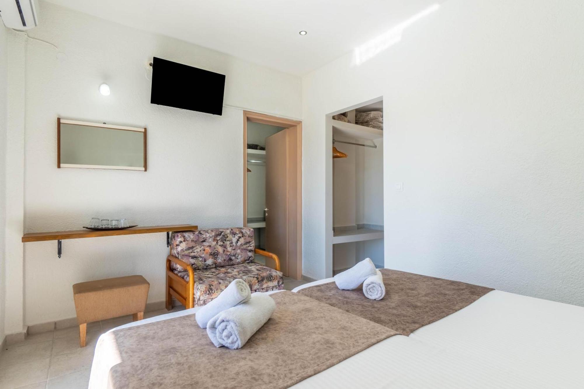 Angela Hotel & Apartments 고우비아 외부 사진