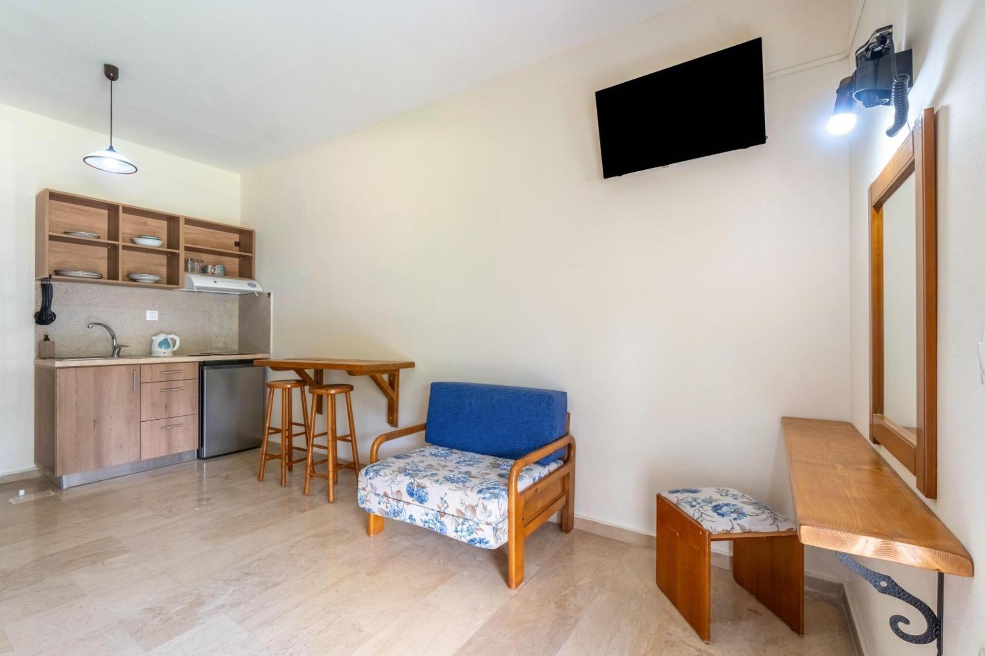 Angela Hotel & Apartments 고우비아 외부 사진
