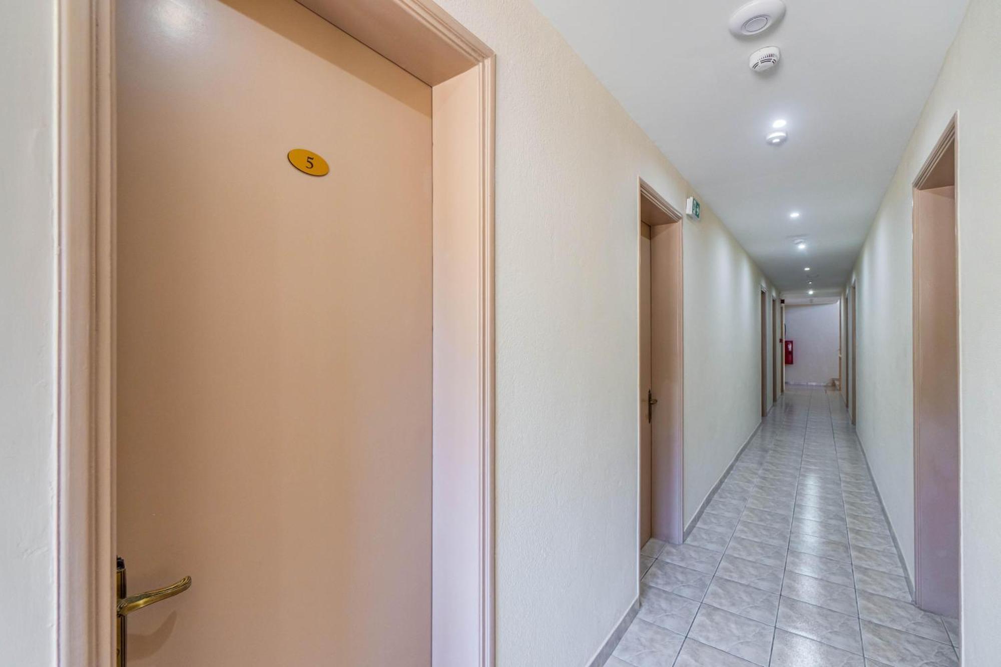 Angela Hotel & Apartments 고우비아 외부 사진