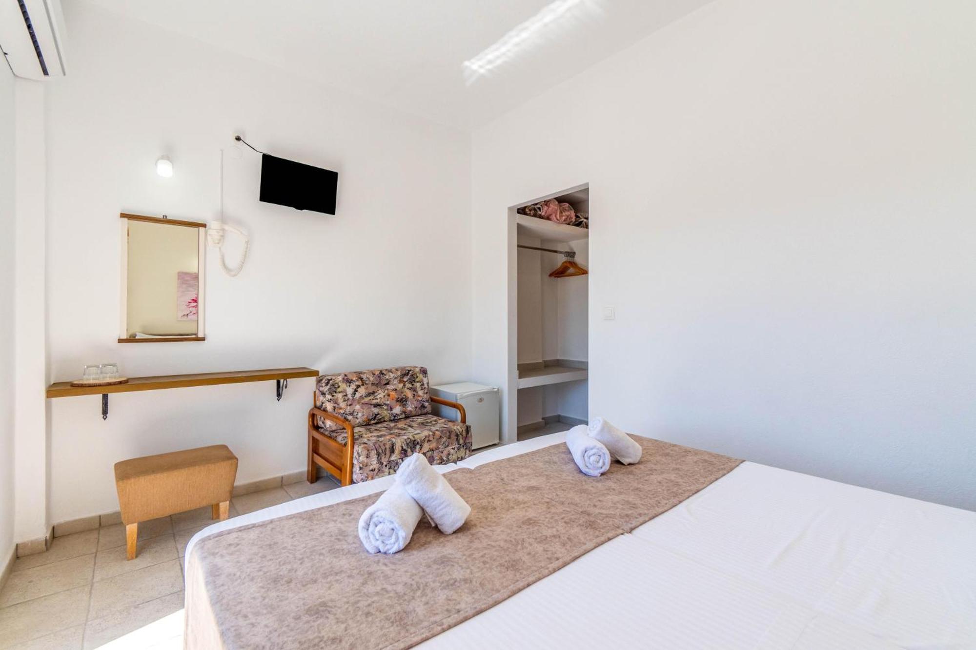 Angela Hotel & Apartments 고우비아 외부 사진