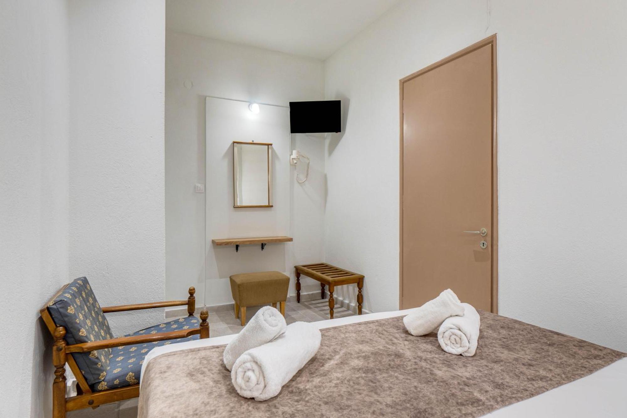 Angela Hotel & Apartments 고우비아 외부 사진